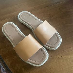 Universal Threads slide sandal